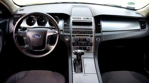 Ford Taurus 2011 (15)