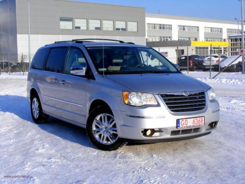 chrysler-town-country-2010-limited[11]