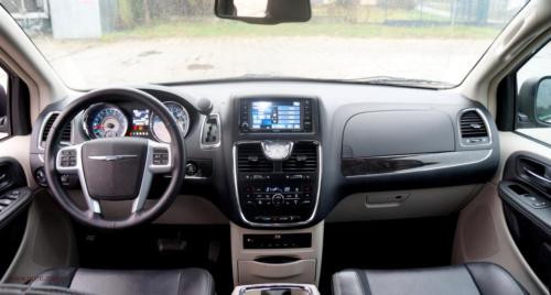 chrysler-town-country-2013[6]