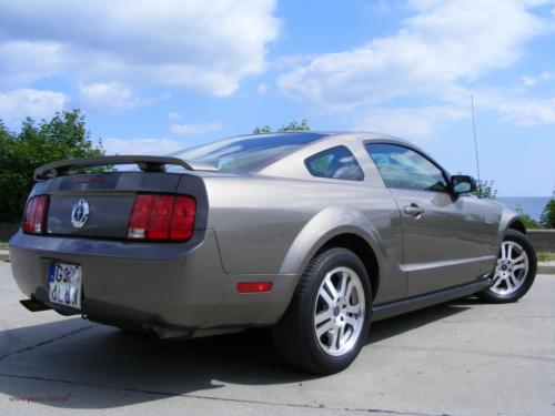 ford-mustang-2005[4]