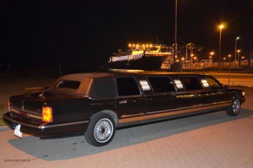 lincoln-town-car-1994-limo[4]
