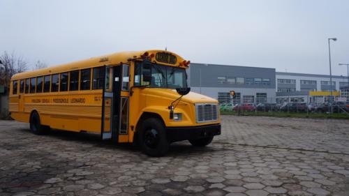 school-bus-freightliner-2001[1]
